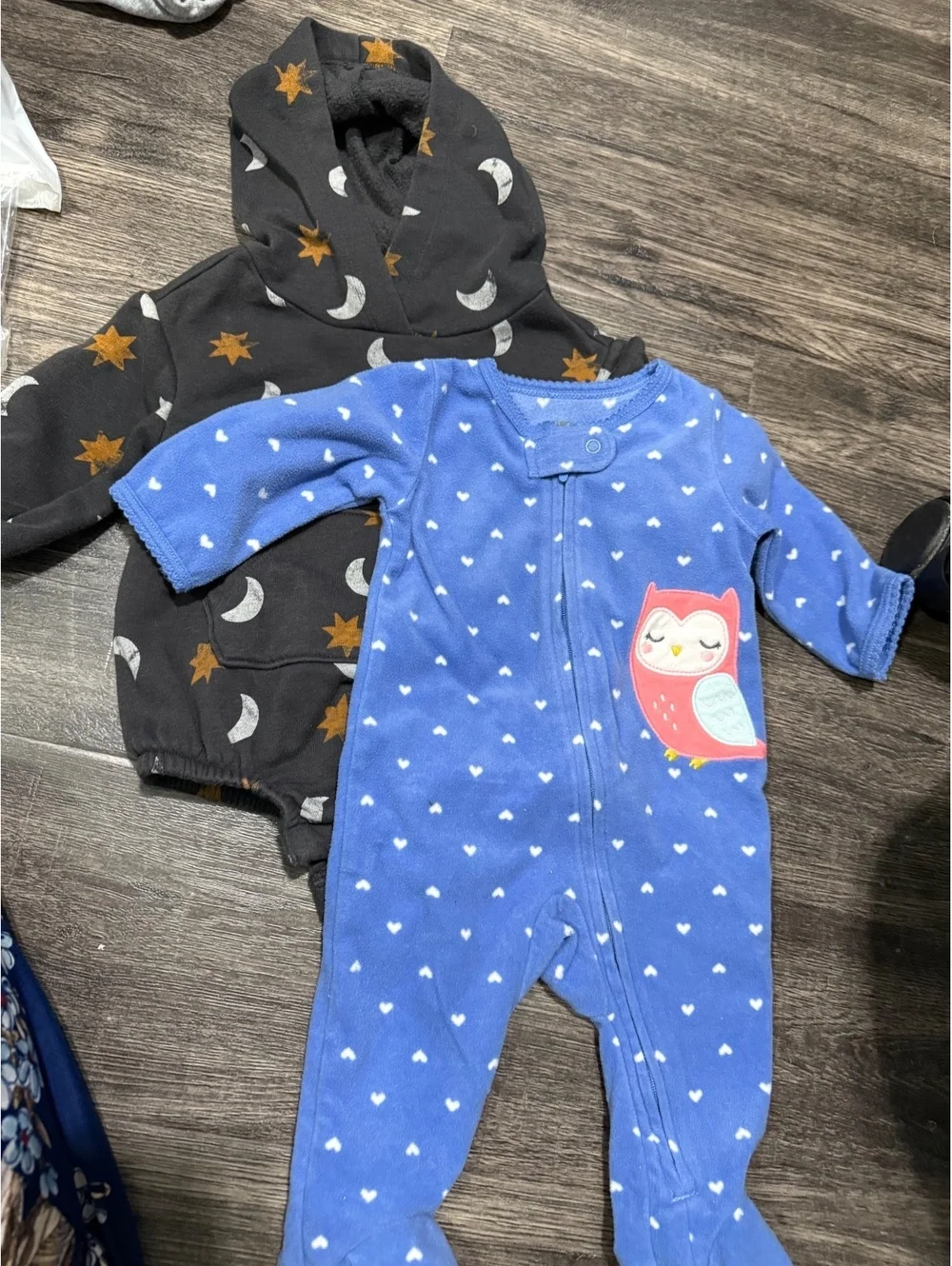 Baby lot of 2 :3 months baby lot bundle lot Moon sun stars